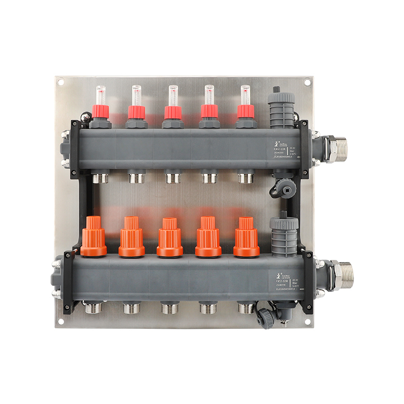 The left and right interfaces of the main pipe of the floor heating water manifold